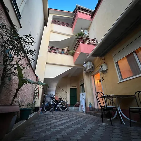 Innerbloom Private House Апартаменты Тирана